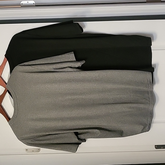 7 Men's Fitness Shirts - GUC - 2 XL North Face - 2 L Nike - 3 UA (1 M, 2 XL) - Picture 3 of 7